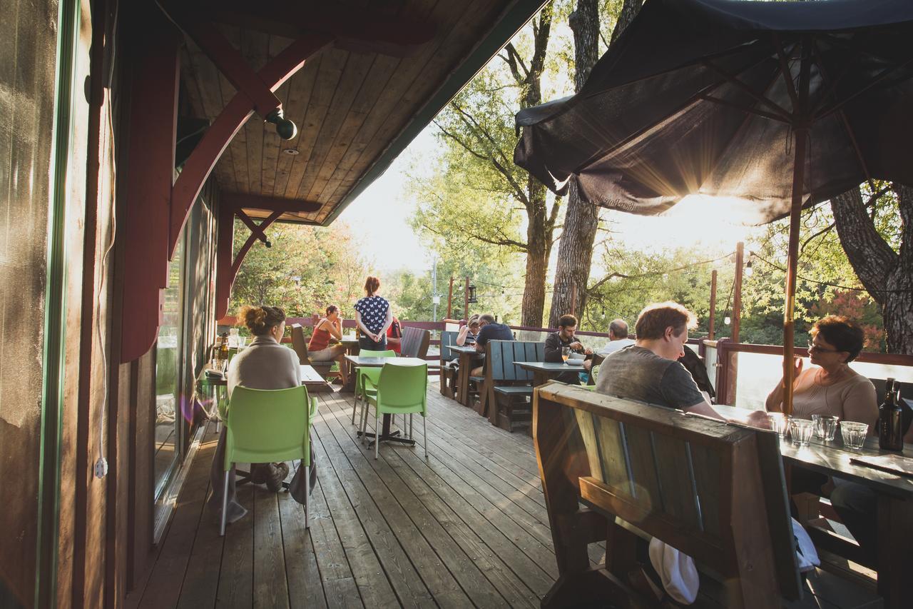 Auberge Micro-Brasserie Le Baril Roulant Val-David Buitenkant foto